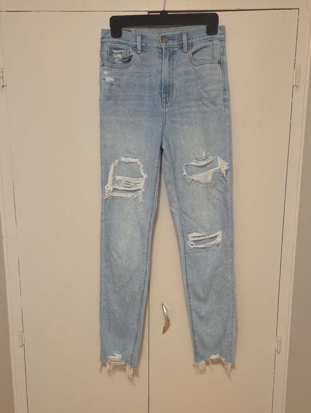 American Eagle Outfitters Light Blue Distressed Skinny Jeans